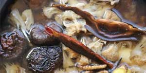 chicken soup with black maushroom